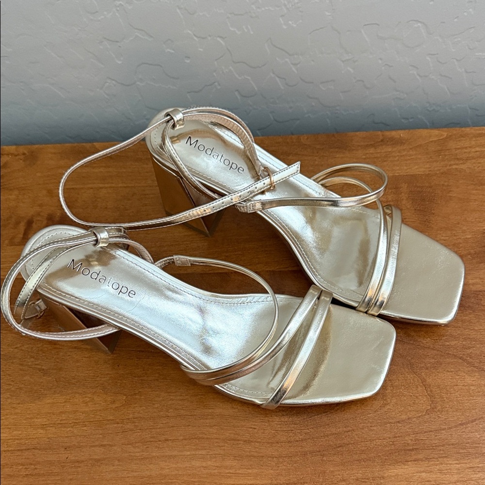 Moda Metallic Gold Strappy Block Heel Sandal - Picture 2 of 3